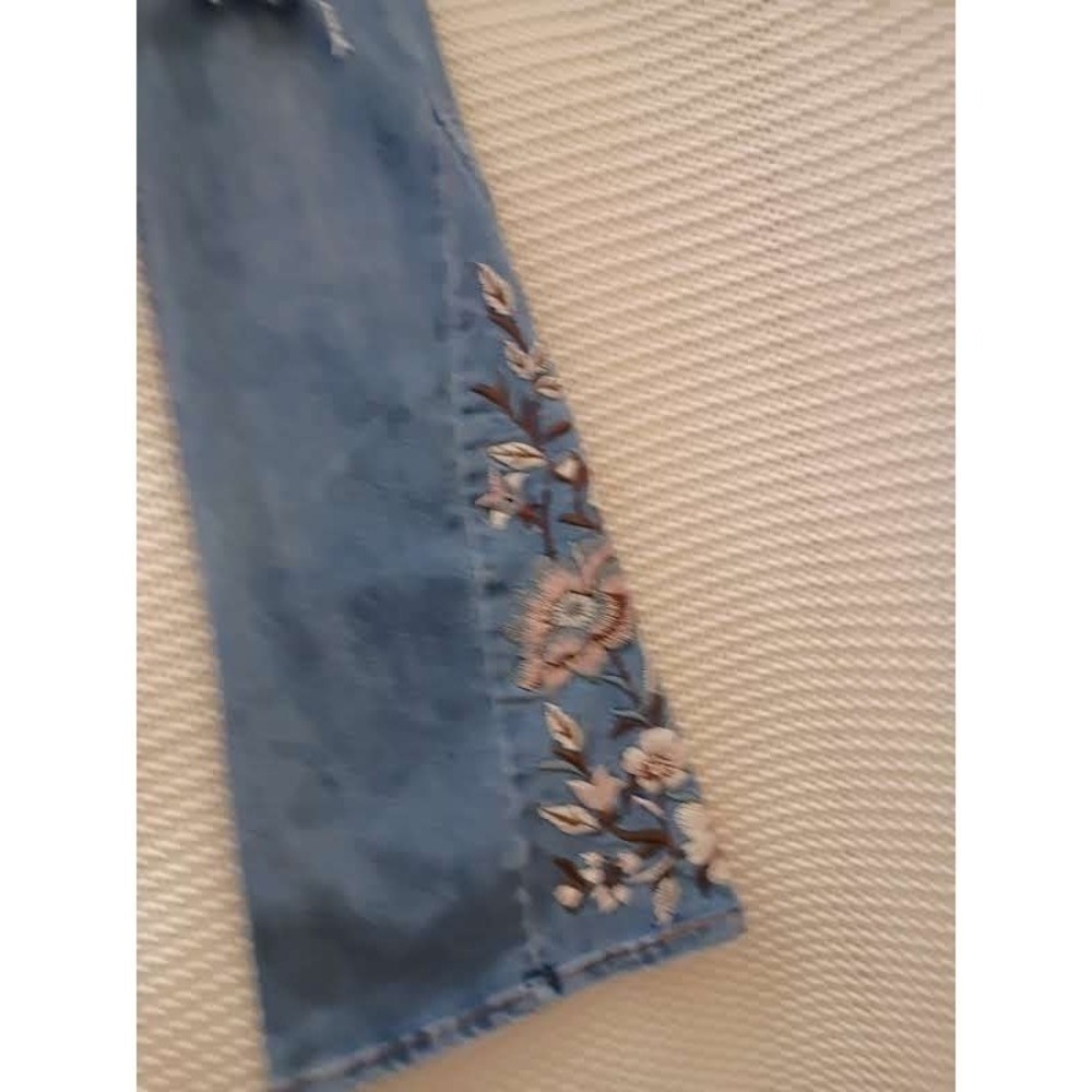 Celebrity Pink Generation Floral Embroidered Flare Jeans Light Wash Womens W 26 - Picture 12 of 14